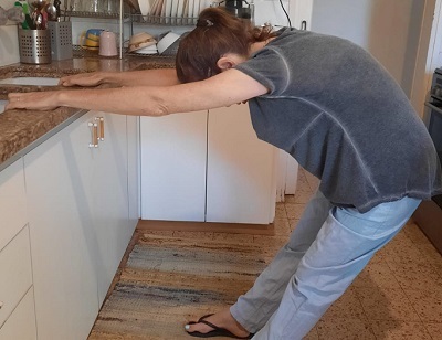 standing kitchen sink stretch