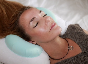 Back to beauty anti wrinkle pillow keeps you sleeping on your back - size 15" x 5.5" x 12" / weight 1.8 lbs.