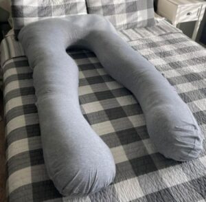 angqi XL body pillow review - comes with 2 removable covers (with a double zipper)